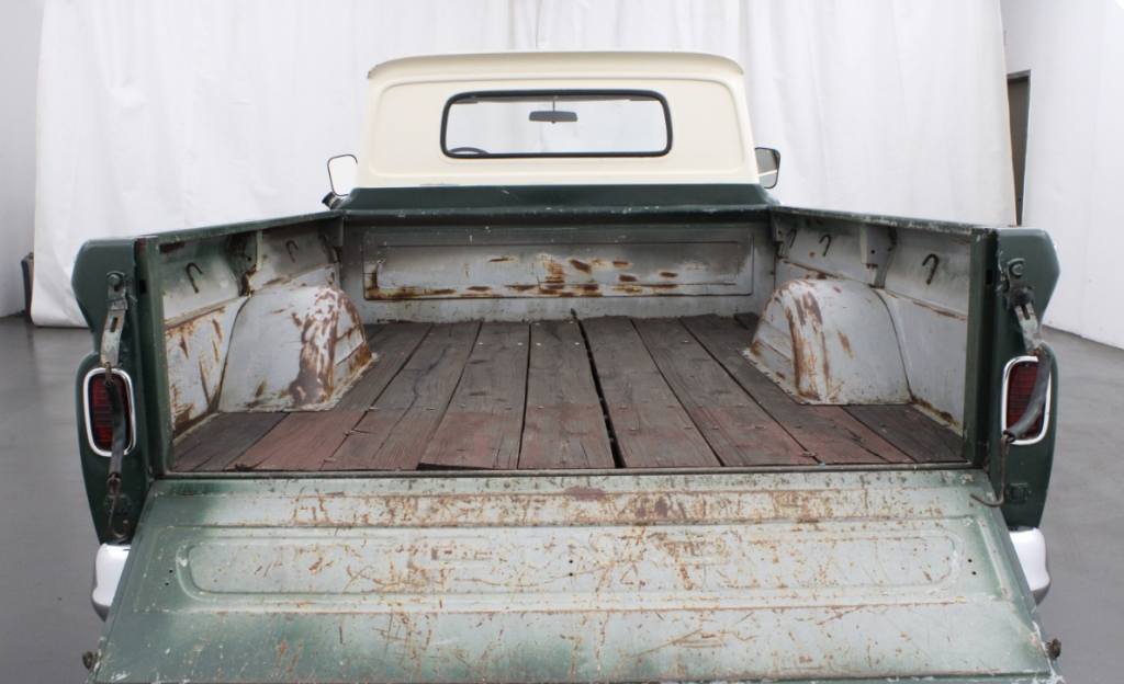 Malle arrière à fond bois du GMC 1000 1960