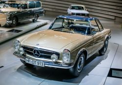 Mercedes-Benz 230 SL (W 113).