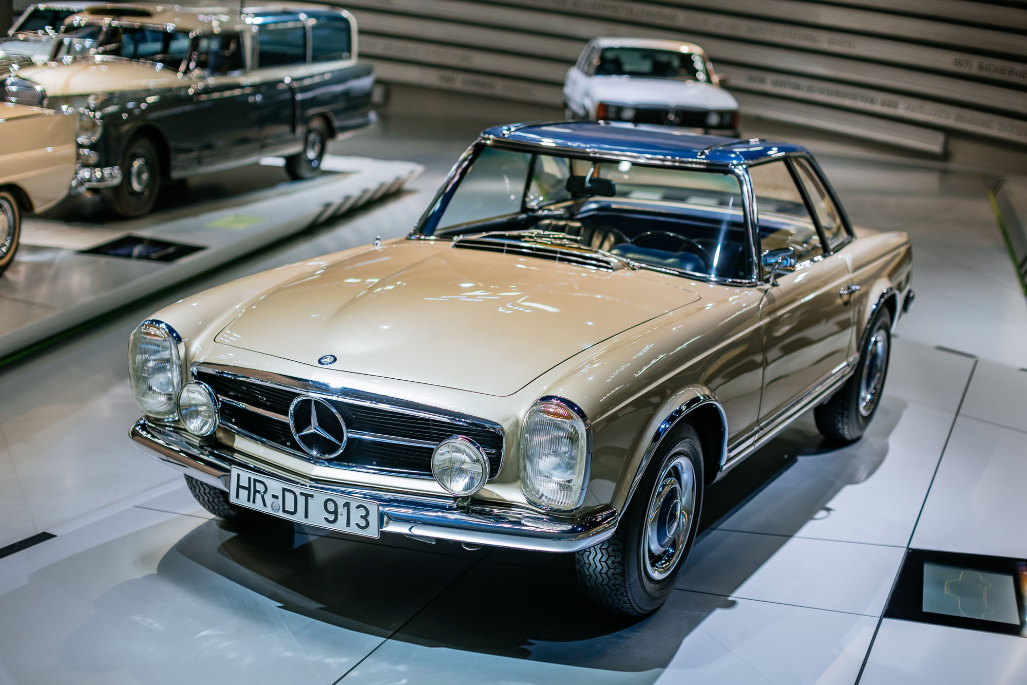 Mercedes-Benz 230 SL (W 113).