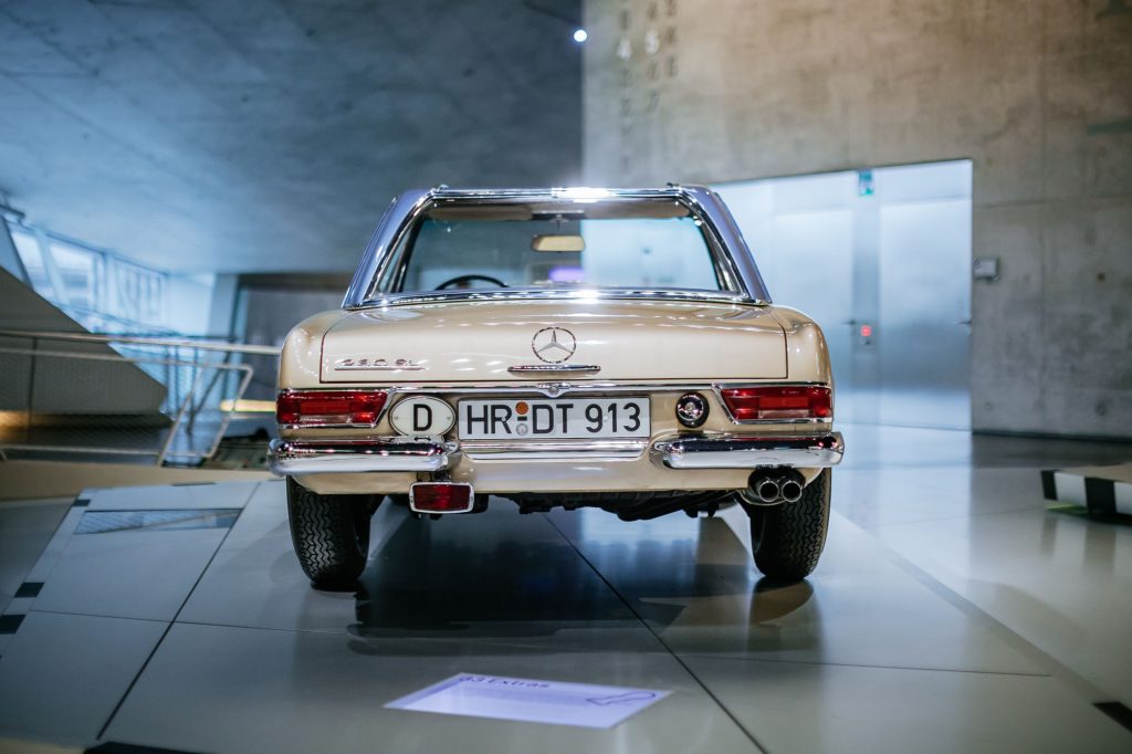 Mercedes-Benz 230 SL (W 113).