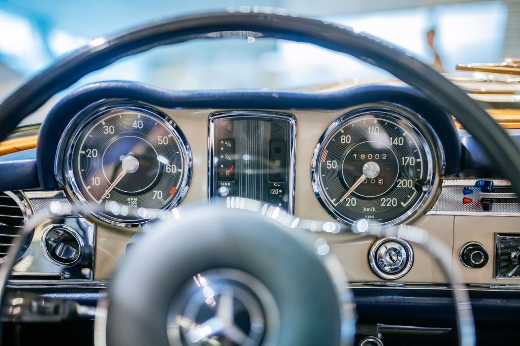Mercedes-Benz 230 SL (W 113).