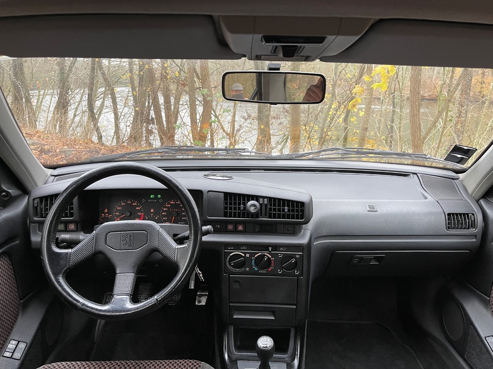 intérieur Peugeot 405 Mi16