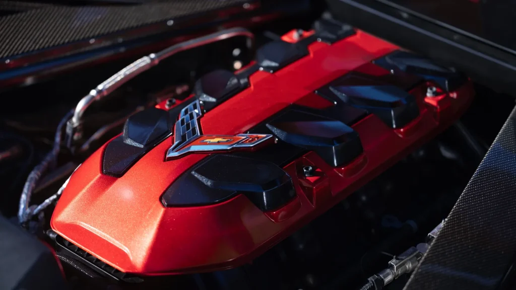 Moteur V8 de nouvelle génération de la Chevrolet Corvette Grand Sport 2027 avec couvre-culasses rouges