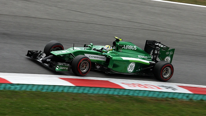 Caterham CT05 verte de 2014 avec son nez abaissé