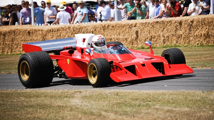 Prototype Ferrari 312 B3 Spazzaneve rouge et blanc exposé