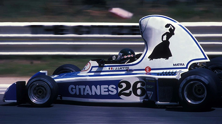 Ligier JS5 bleue de 1976 avec sa grande prise d'air