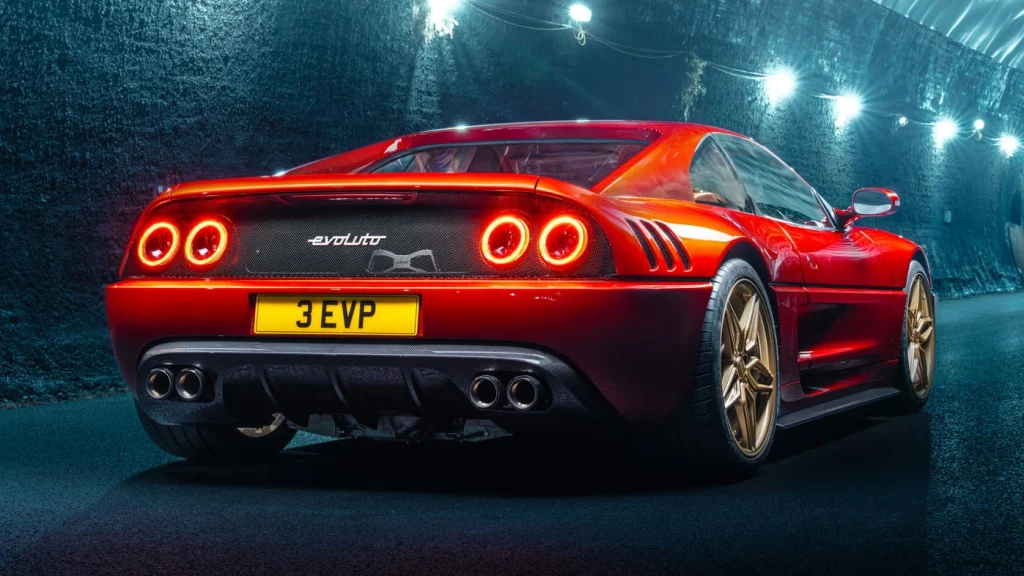 Ferrari F355 by Evoluto rouge vue de trois quarts arrière avec ses quatre feux ronds