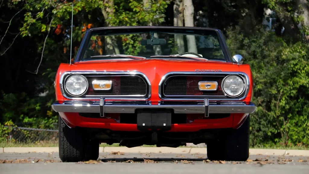Plymouth Barracuda Formula S cabriolet 1969 rouge vue de face, capote baissée