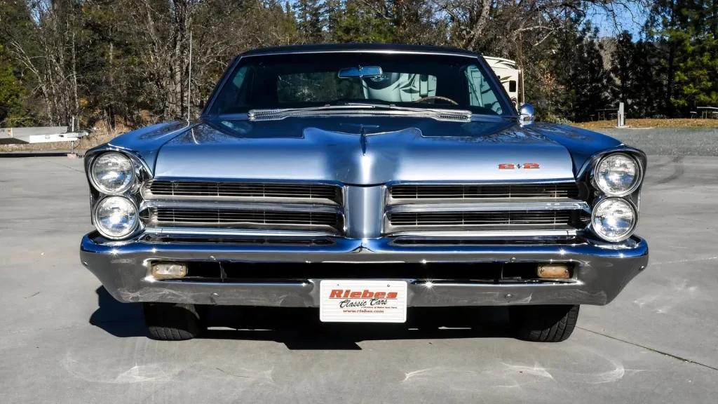 Pontiac Catalina 2+2 1965 bleu nuit vue de profil