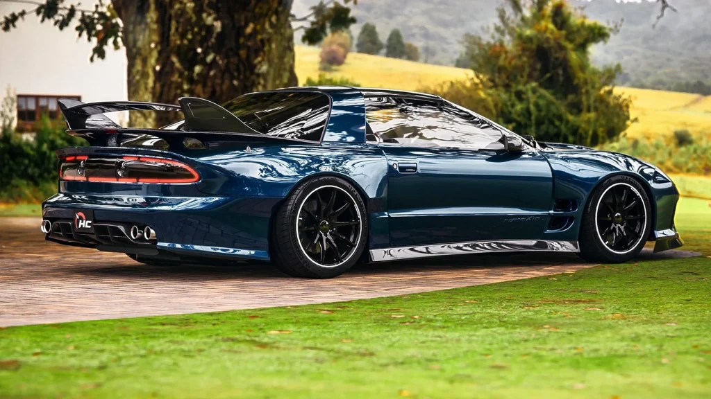 Rendu d'une Pontiac Trans Am WS6 moderne bleu foncé vue de trois quarts arrière
